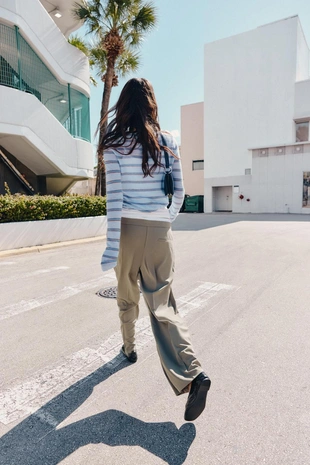 Брюки с широкими штанинами и двойным поясом- Заказать в России