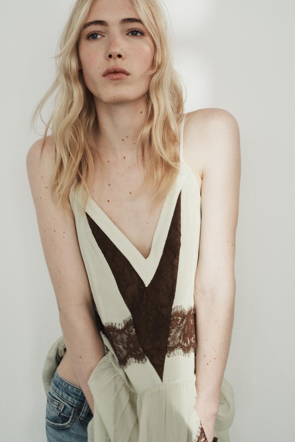 КОРОТКОЕ КОМБИНИРОВАННОЕ ПЛАТЬЕ С КРУЖЕВОМ