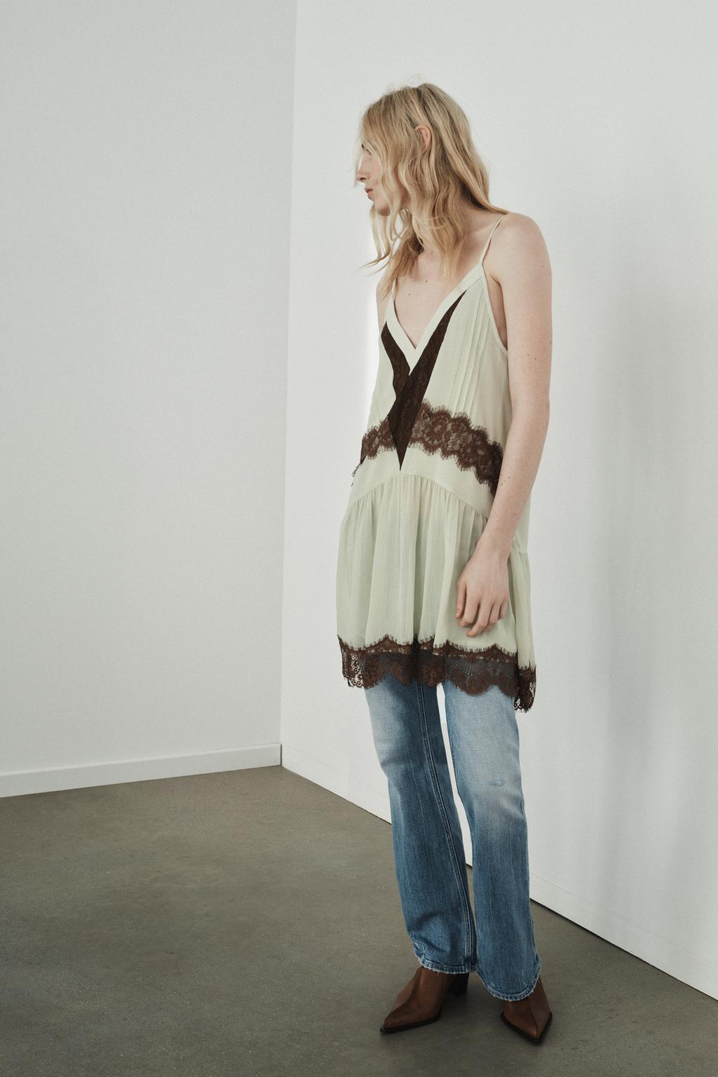 КОРОТКОЕ КОМБИНИРОВАННОЕ ПЛАТЬЕ С КРУЖЕВОМ