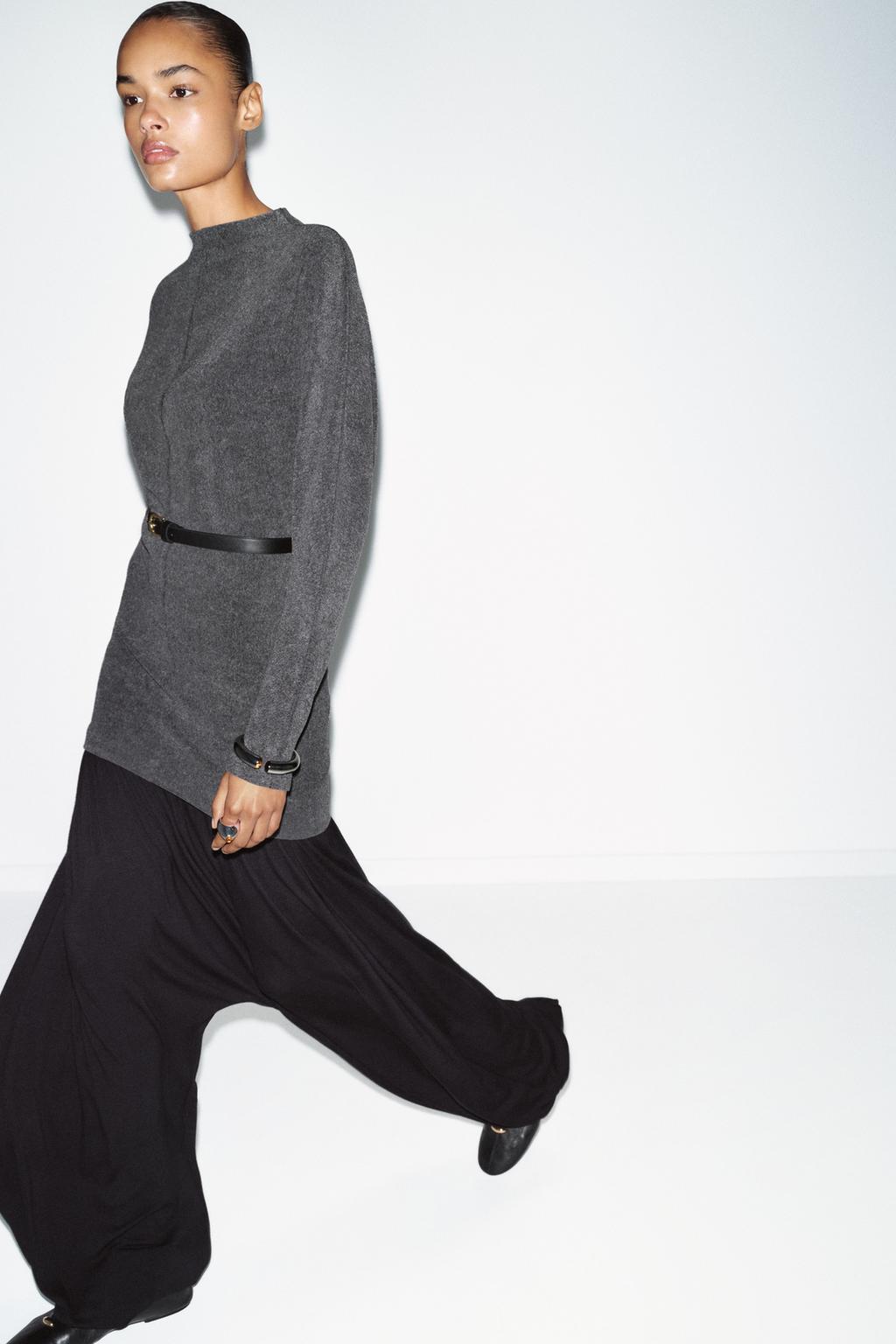 ПЛАТЬЕ ИЗ МЯГКОЙ ТКАНИ С РЕМНЕМ