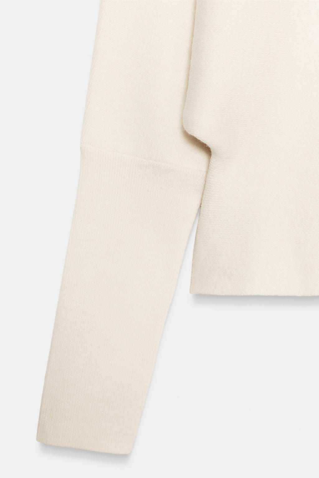 ТРИКОТАЖНЫЙ СВИТЕР С V-ОБРАЗНЫМ ВЫРЕЗОМ