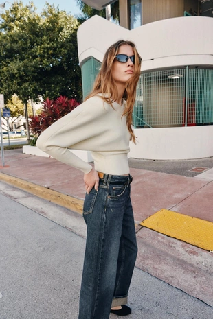 Трикотажный свитер с V-образным вырезом- Заказать в России