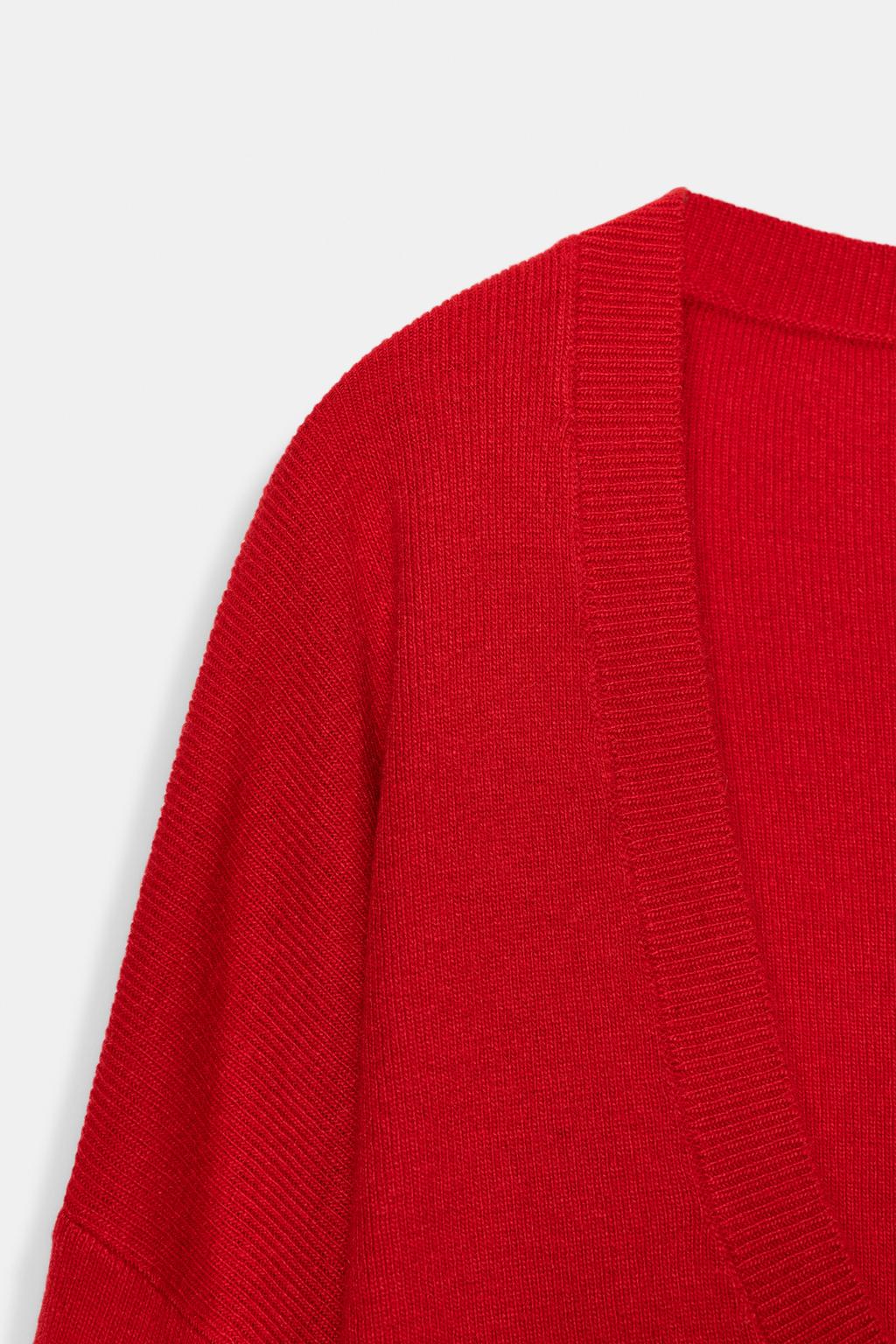 СВИТЕР С ГЛУБОКИМ ВЫРЕЗОМ