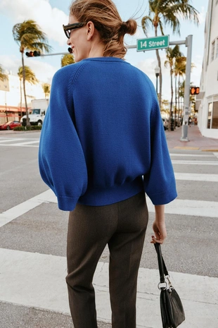 Свитер с широкими рукавами- Заказать в России