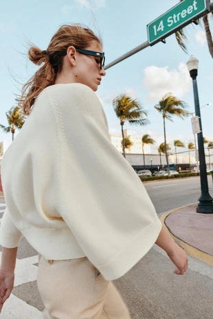 Свитер с широкими рукавами- Заказать в России