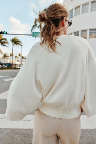 Свитер с широкими рукавами- Заказать в России