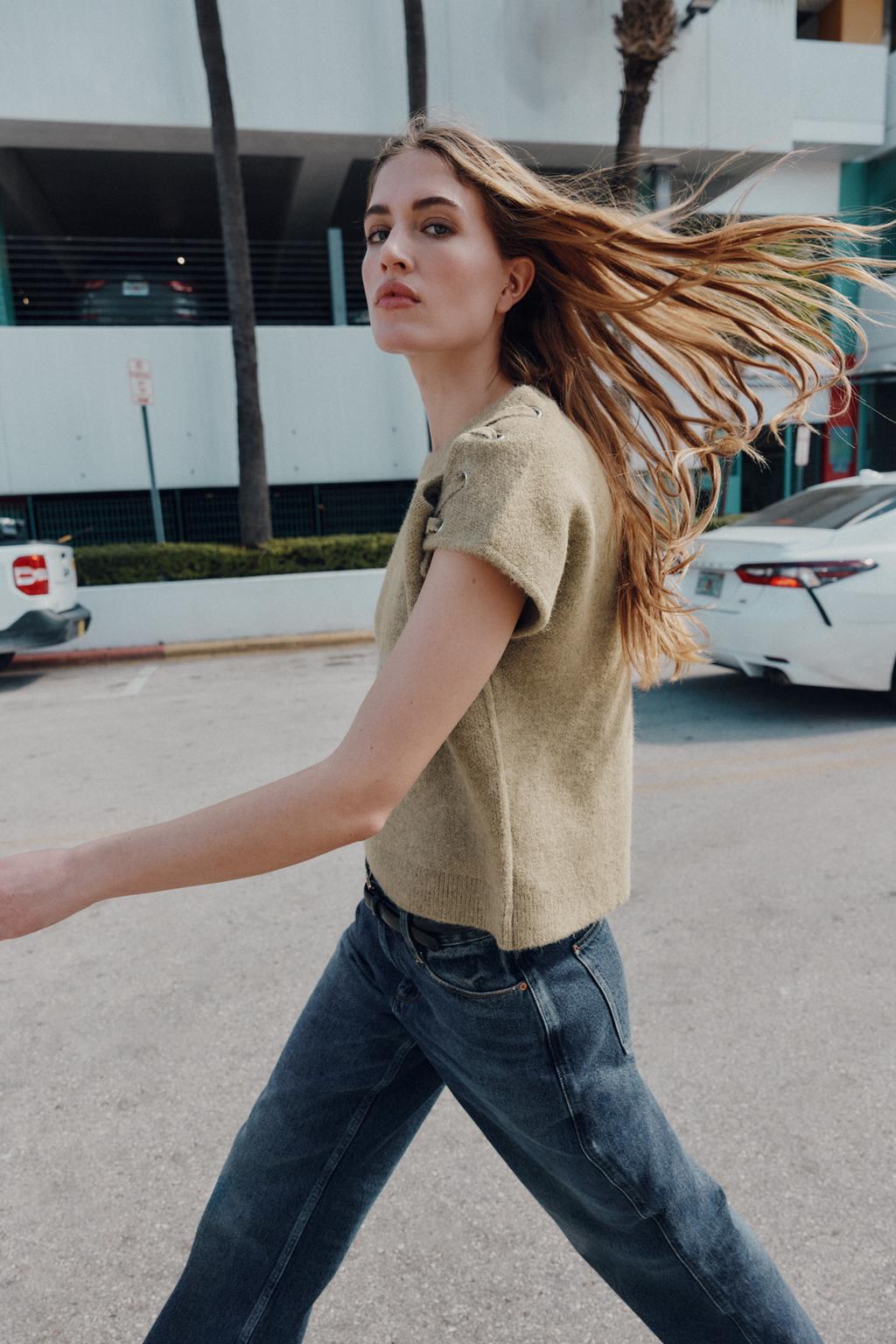 ДЖЕМПЕР С ОТДЕЛКОЙ НА ПЛЕЧАХ