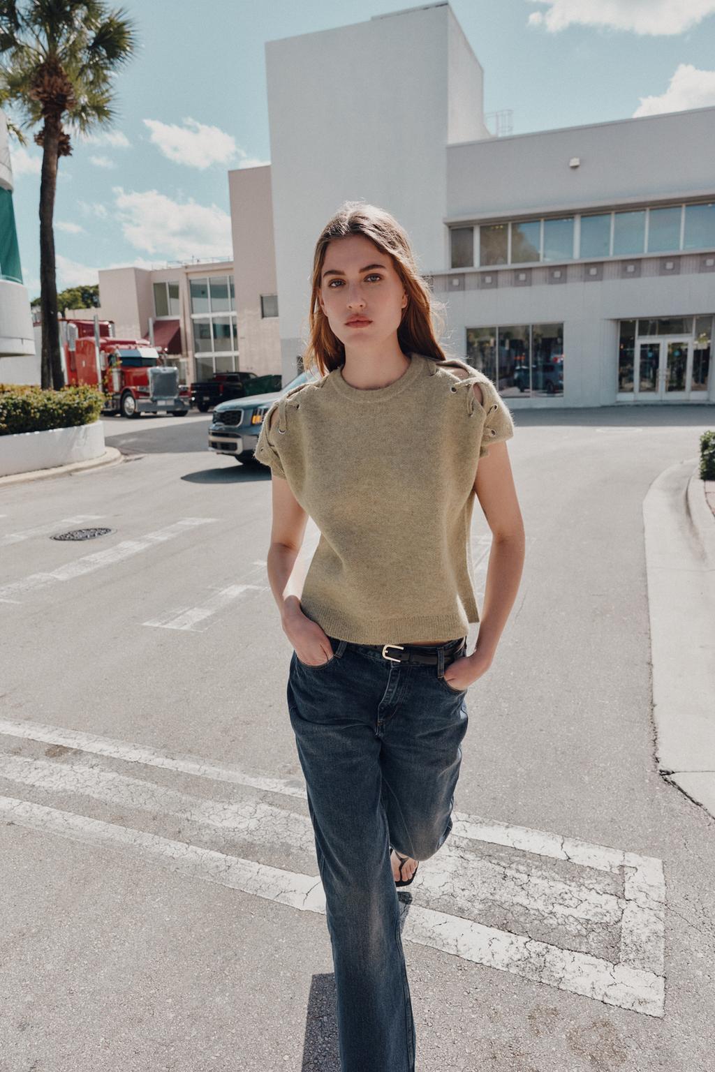 ДЖЕМПЕР С ОТДЕЛКОЙ НА ПЛЕЧАХ