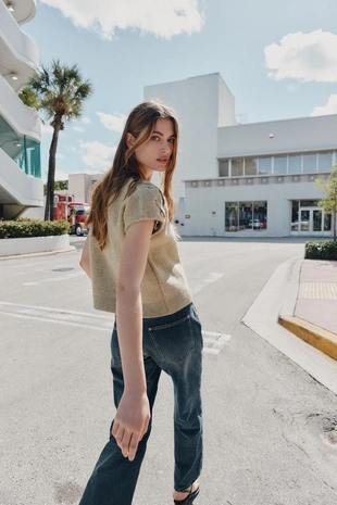 Джемпер с отделкой на плечах- Заказать в России