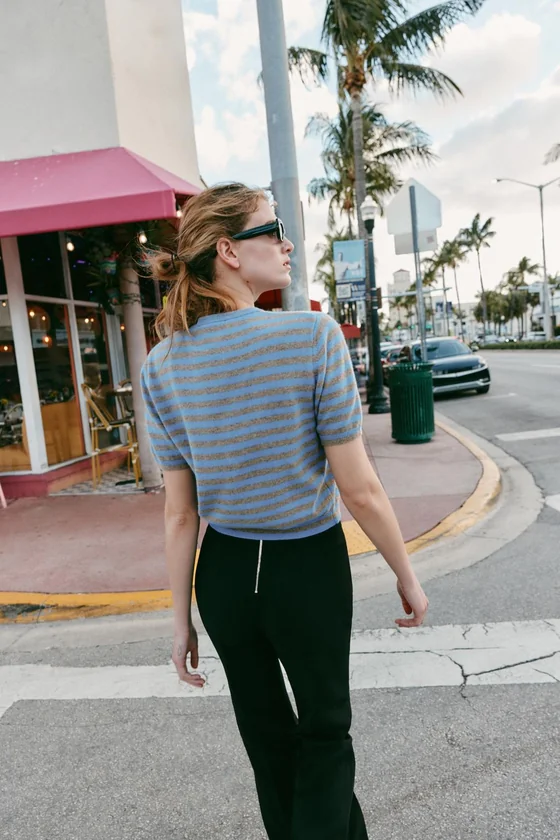 СВИТЕР ИЗ 100% ШЕРСТИ С КОРОТКИМИ РУКАВАМИ В ПОЛОСКУ