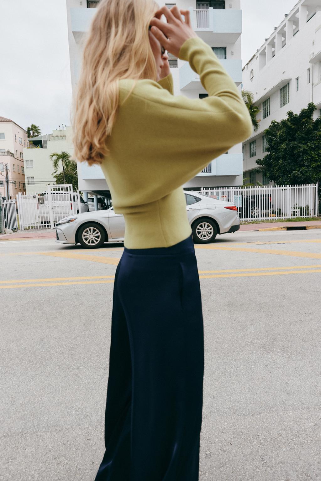 ТРИКОТАЖНЫЙ СВИТЕР С V-ОБРАЗНЫМ ВЫРЕЗОМ