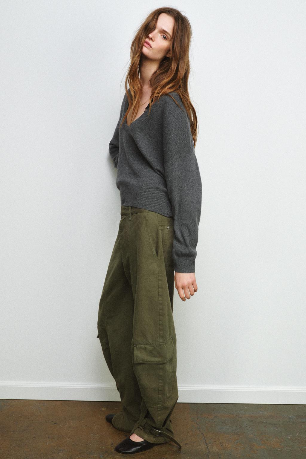 СВИТЕР С ГЛУБОКИМ ВЫРЕЗОМ