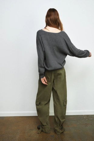 Свитер с глубоким вырезом- Заказать в России