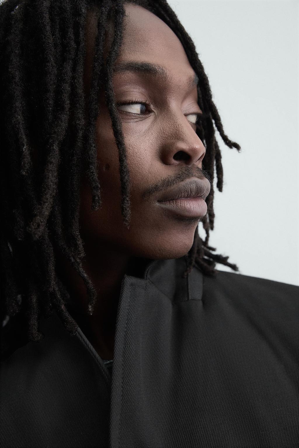 БЛЕЙЗЕР ИЗ РЕЛЬЕФНОЙ ТКАНИ