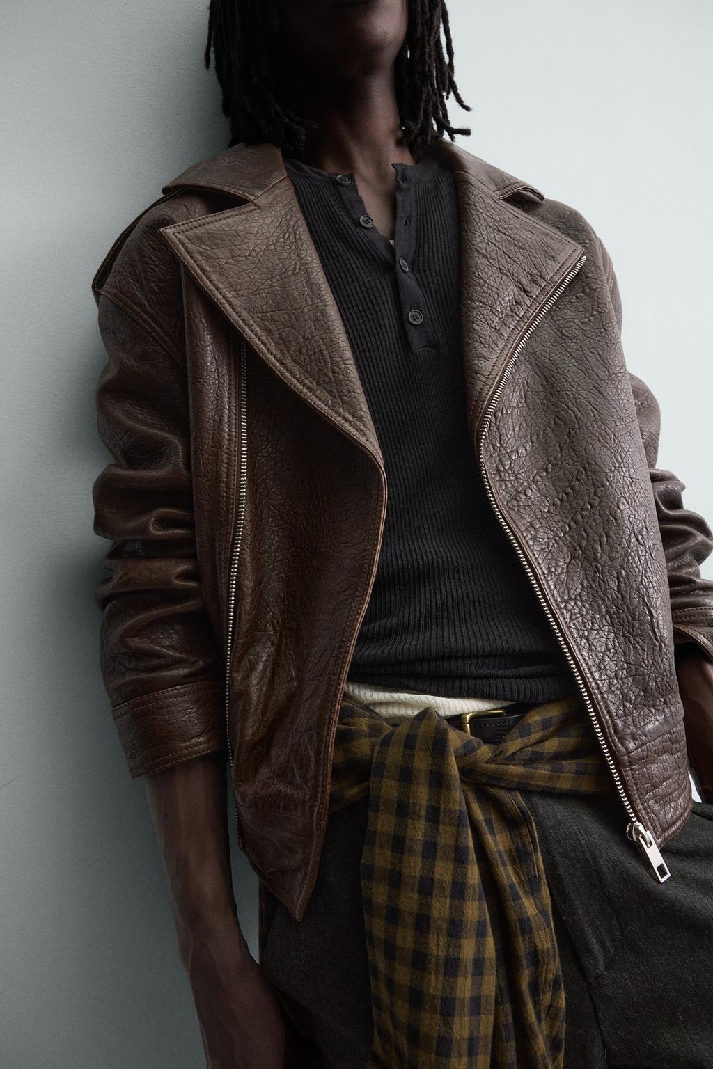 КОЖАНАЯ КУРТКА ОВЕРСАЙЗ В БАЙКЕРСКОМ СТИЛЕ