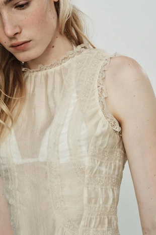 Кружевная рубашка с обтянутыми пуговицами- Заказать в России