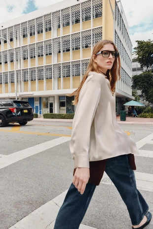 Атласная рубашка с асимметричным низом- Заказать в России