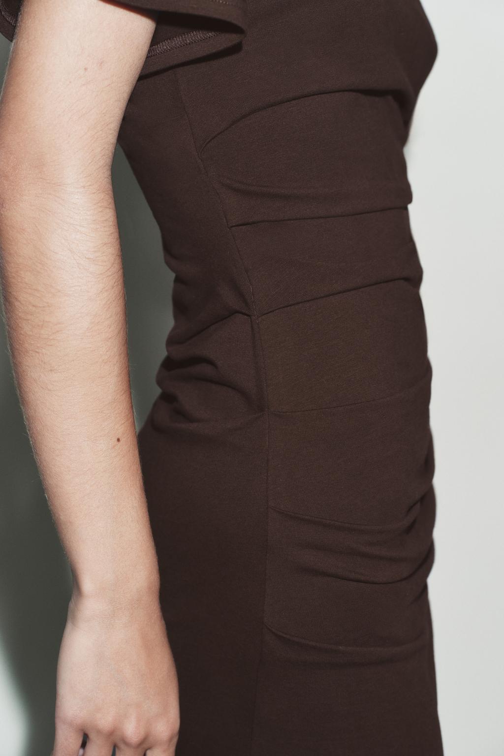 ДЛИННОЕ ПЛАТЬЕ СО СБОРКАМИ