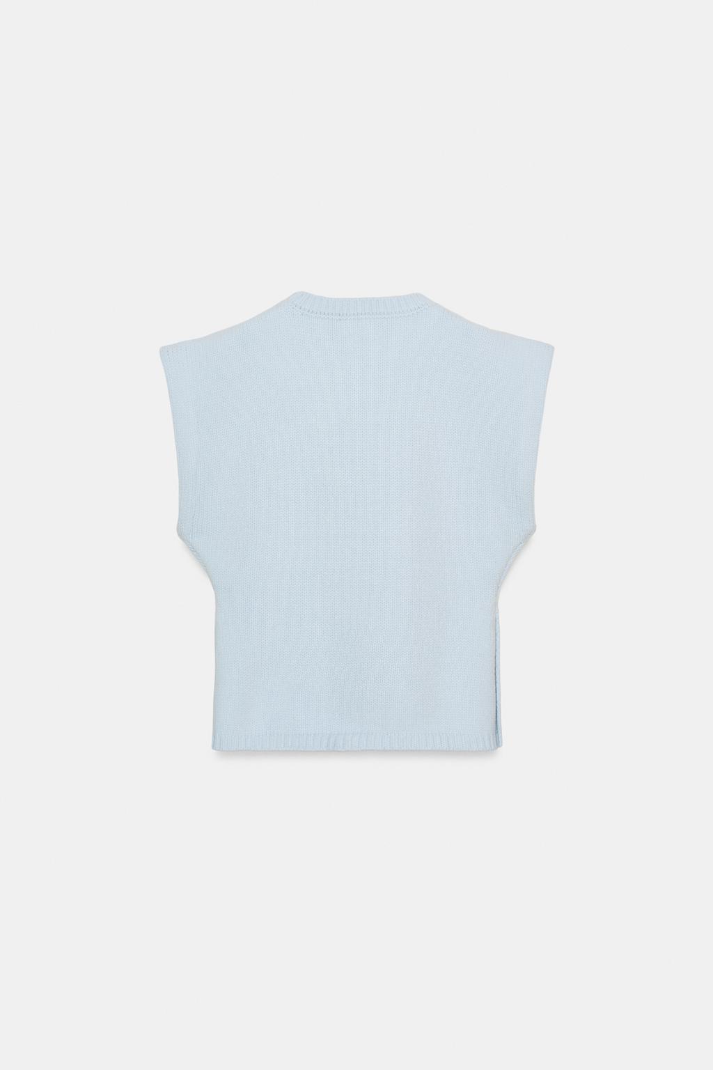 ТРИКОТАЖНЫЙ ЖИЛЕТ С АКЦЕНТНЫМИ ПЛЕЧАМИ