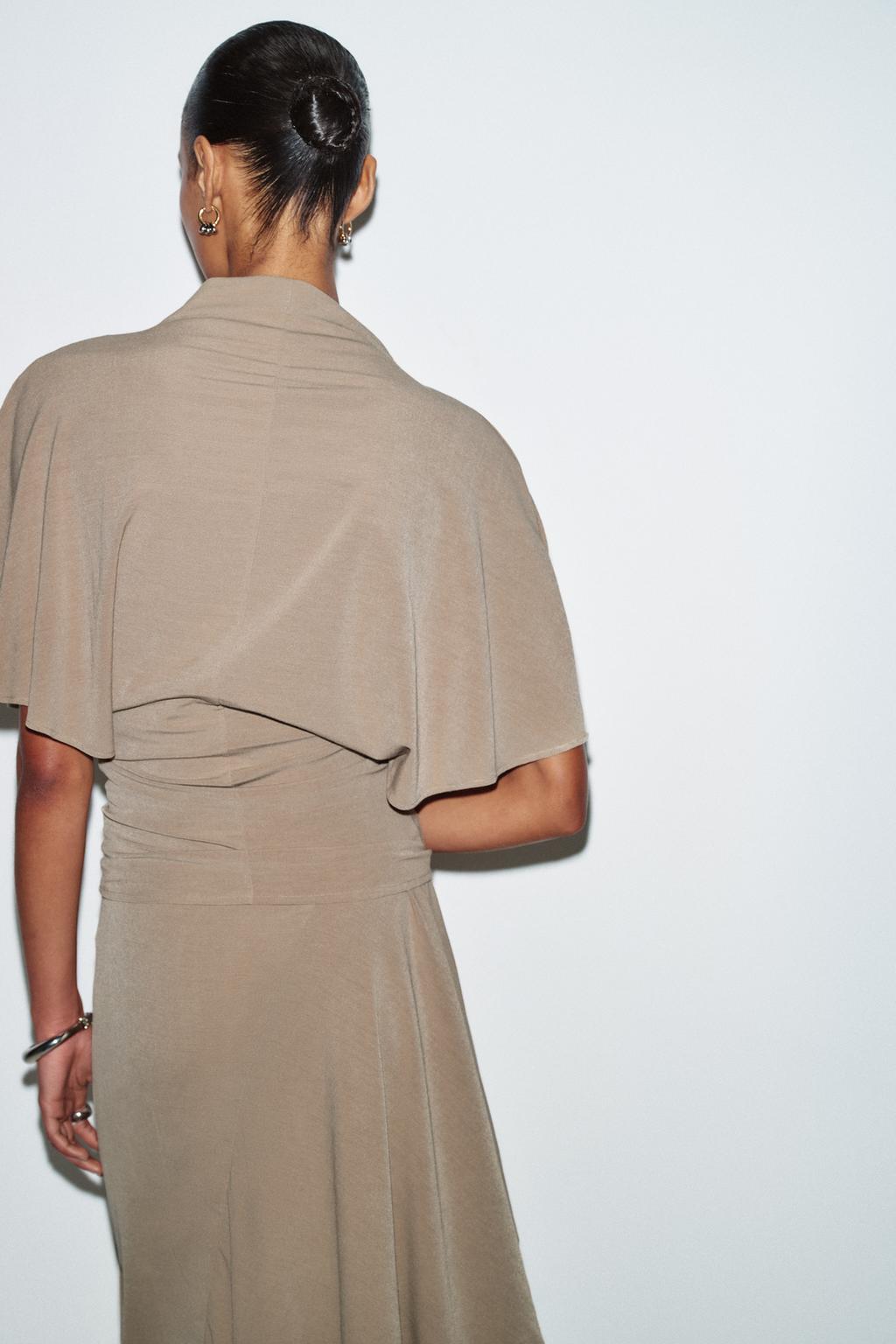 ТОП С ВОРОТНИКОМ-СТОЙКОЙ