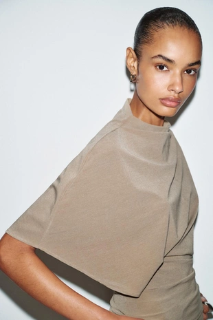 Топ с воротником-стойкой- Заказать в России