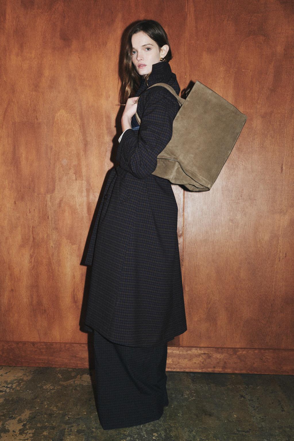 БОЛЬШАЯ КОЖАНАЯ СУМКА В ГОРОДСКОМ СТИЛЕ