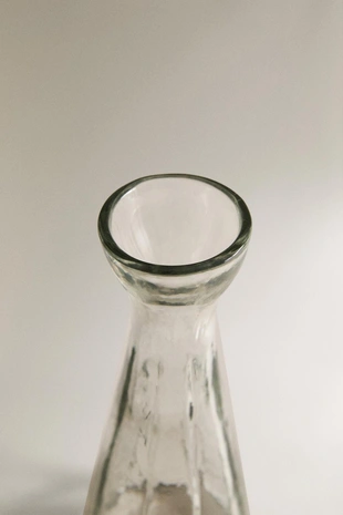 Узкая стеклянная ваза с фасетированными гранями- Заказать в России