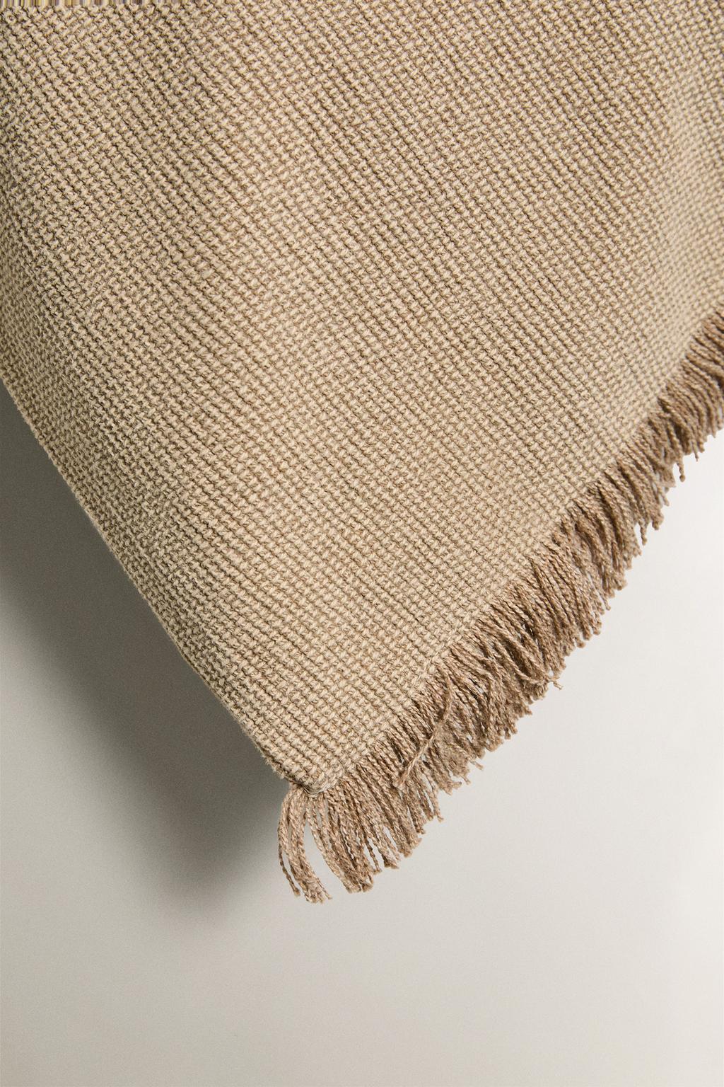 Обивка для подушки с бахромой