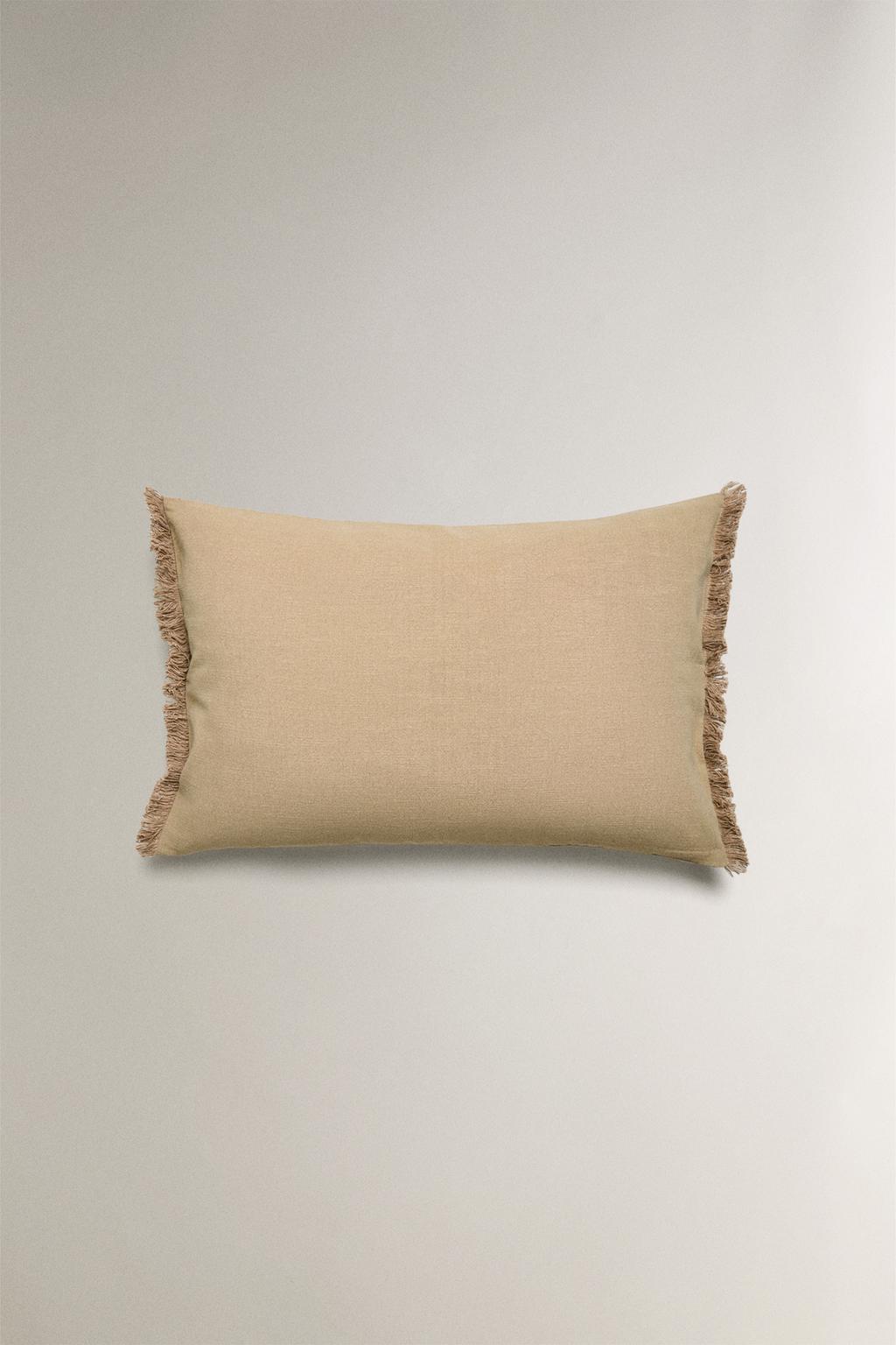 Обивка для подушки с бахромой