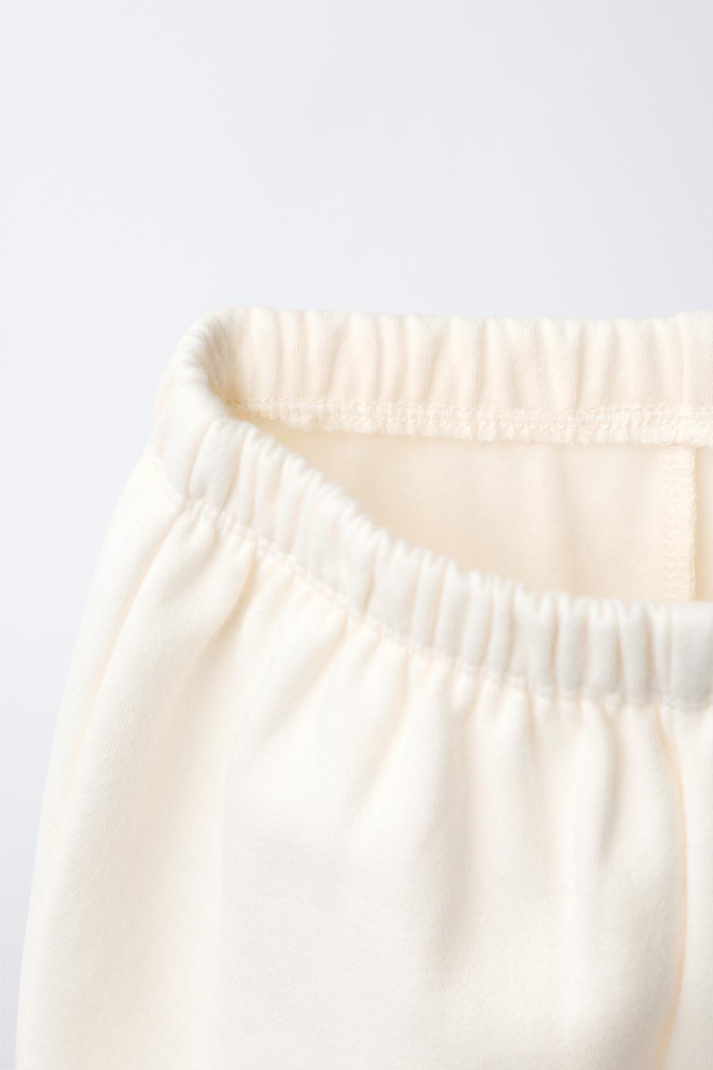 КОМПЛЕКТ ИЗ ТОЛСТОВКИ И БРЮК С ВЫШИТОЙ НАДПИСЬЮ