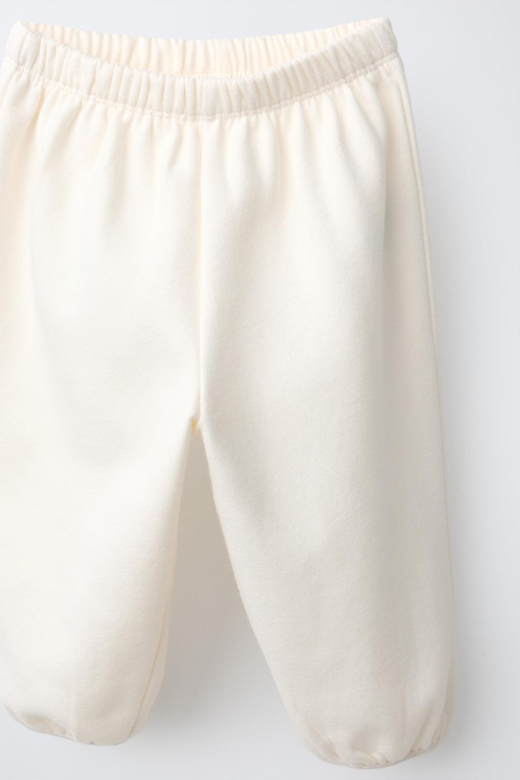 КОМПЛЕКТ ИЗ ТОЛСТОВКИ И БРЮК С ВЫШИТОЙ НАДПИСЬЮ