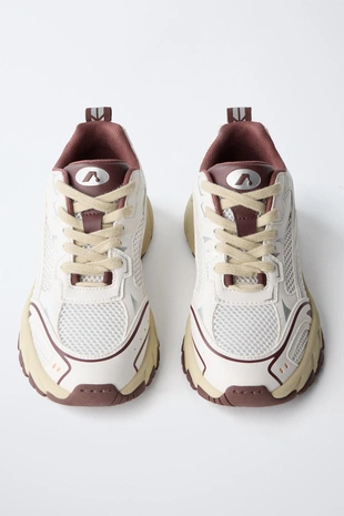 Спортивные кроссовки с сетчатыми деталями- Заказать в России