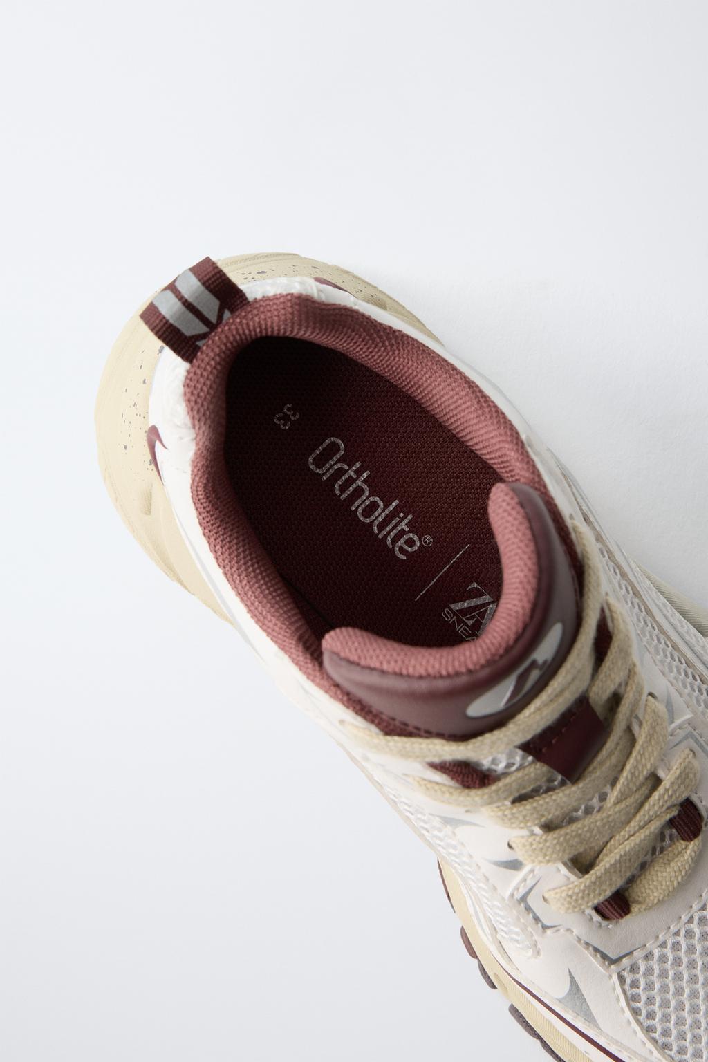 СПОРТИВНЫЕ КРОССОВКИ С СЕТЧАТЫМИ ДЕТАЛЯМИ