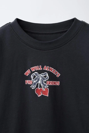 Футболка с принтом «сердечки»