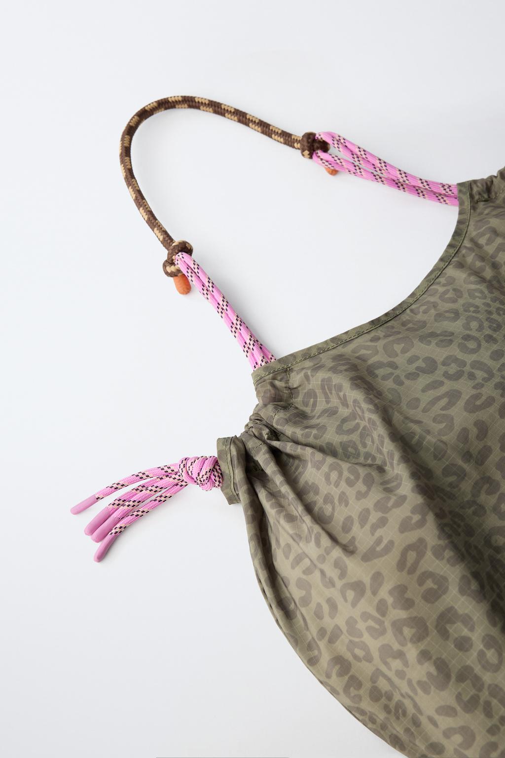 НЕЙЛОНОВАЯ СУМКА-ШОПЕР С АНИМАЛИСТИЧЕСКИМ ПРИНТОМ