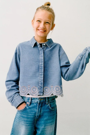 Джинсовая рубашка с отделкой шитьем- Заказать в России