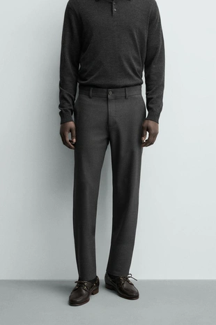 Брюки чинос из комфортной рельефной ткани