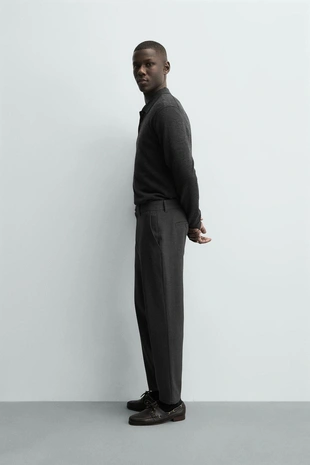 Брюки чинос из комфортной рельефной ткани