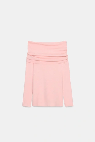 Свитер с открытыми плечами