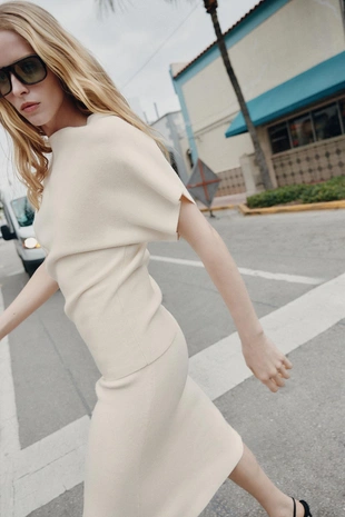 Свитер с широкими рукавами- Заказать в России