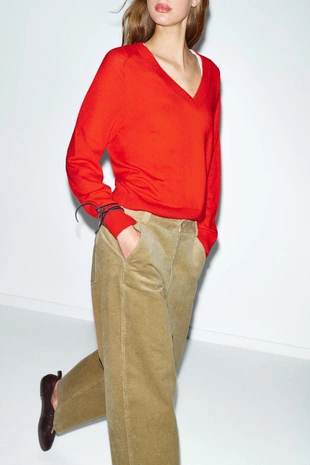 Шерстяной свитер с V-образным вырезом- Заказать в России