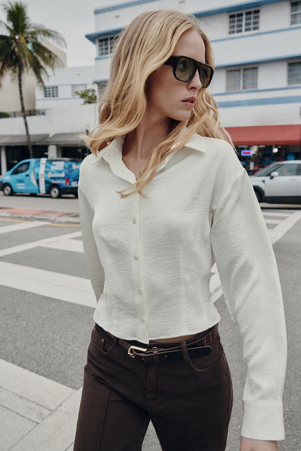 АТЛАСНАЯ РУБАШКА С ПРИТАЛЕННЫМ СИЛУЭТОМ