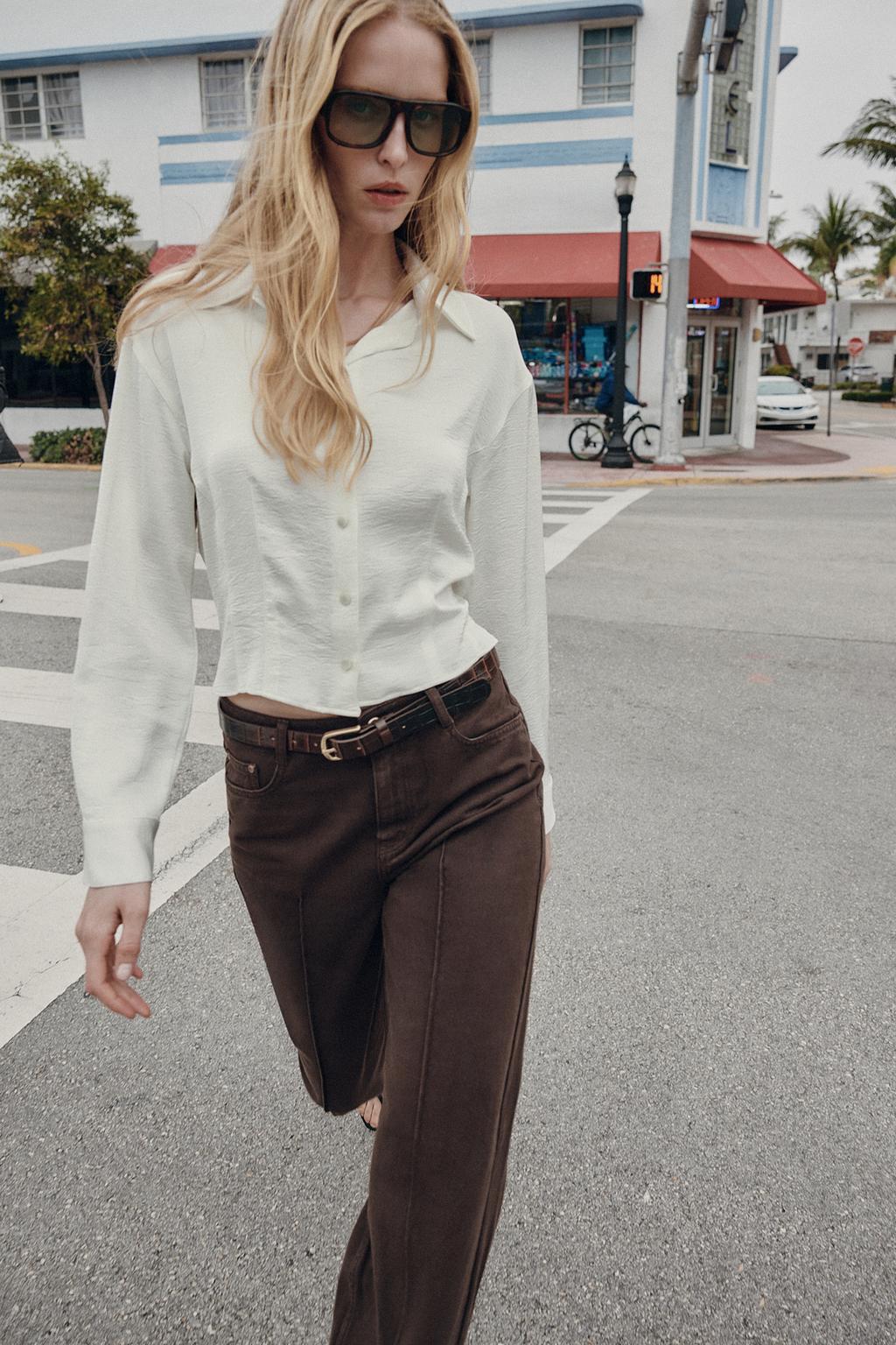 АТЛАСНАЯ РУБАШКА С ПРИТАЛЕННЫМ СИЛУЭТОМ