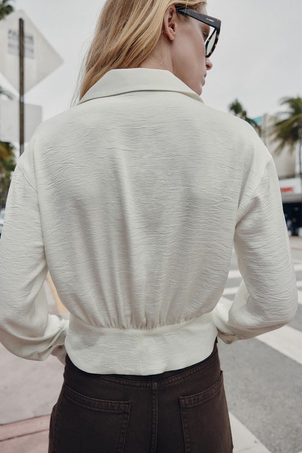 АТЛАСНАЯ РУБАШКА С ПРИТАЛЕННЫМ СИЛУЭТОМ