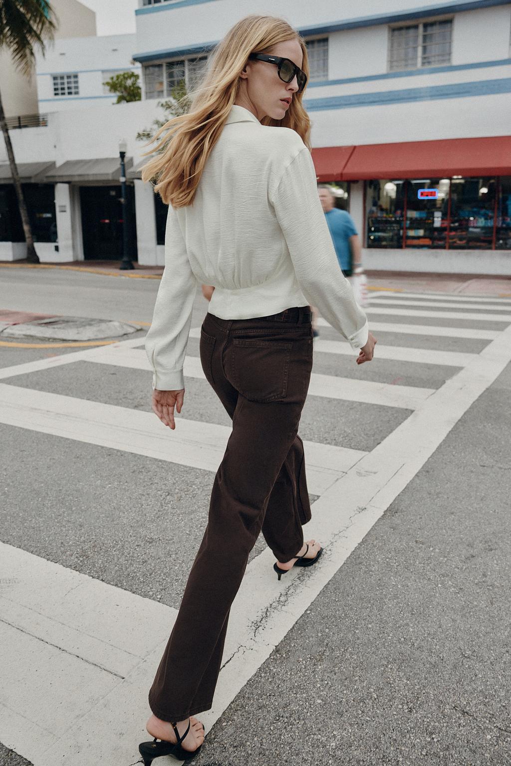 АТЛАСНАЯ РУБАШКА С ПРИТАЛЕННЫМ СИЛУЭТОМ