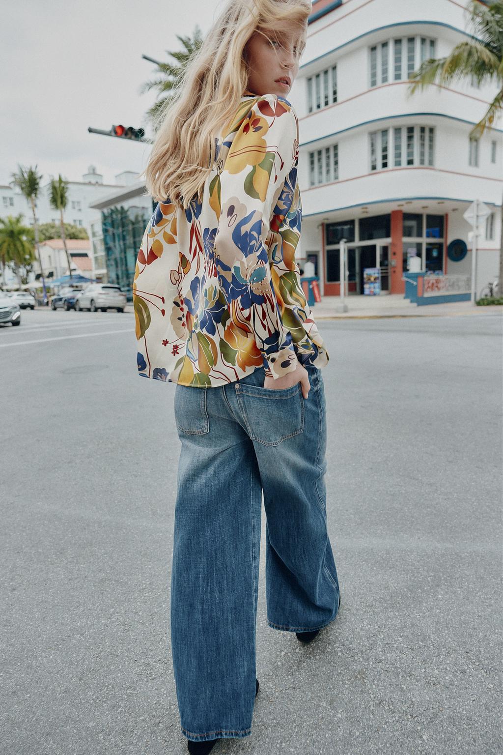 АТЛАСНАЯ БЛУЗКА С ПРИНТОМ