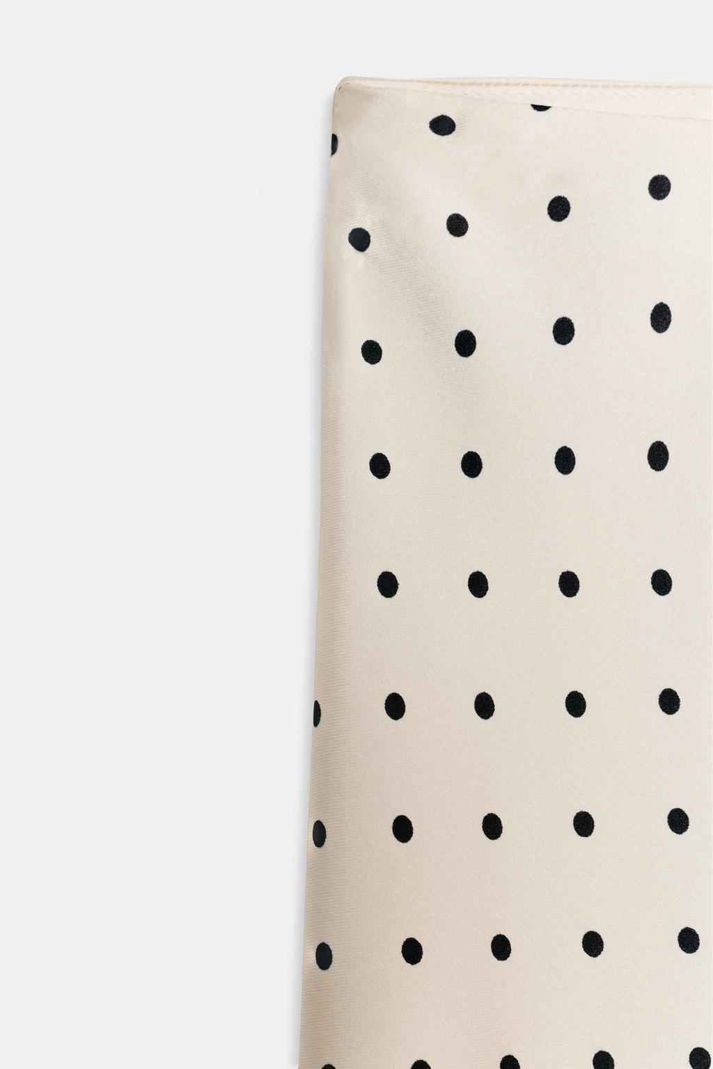 АТЛАСНАЯ ЮБКА АСИММЕТРИЧНОГО КРОЯ В ГОРОШЕК