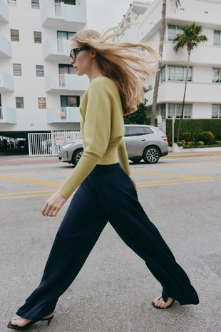 Атласные брюки струящегося кроя- Заказать в России