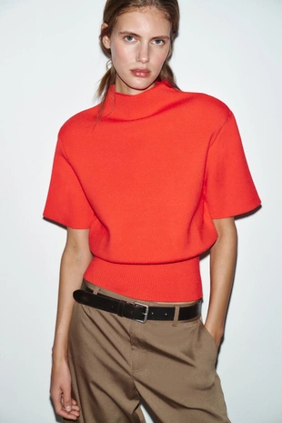 Трикотажный топ с плечевыми подушками- Заказать в России