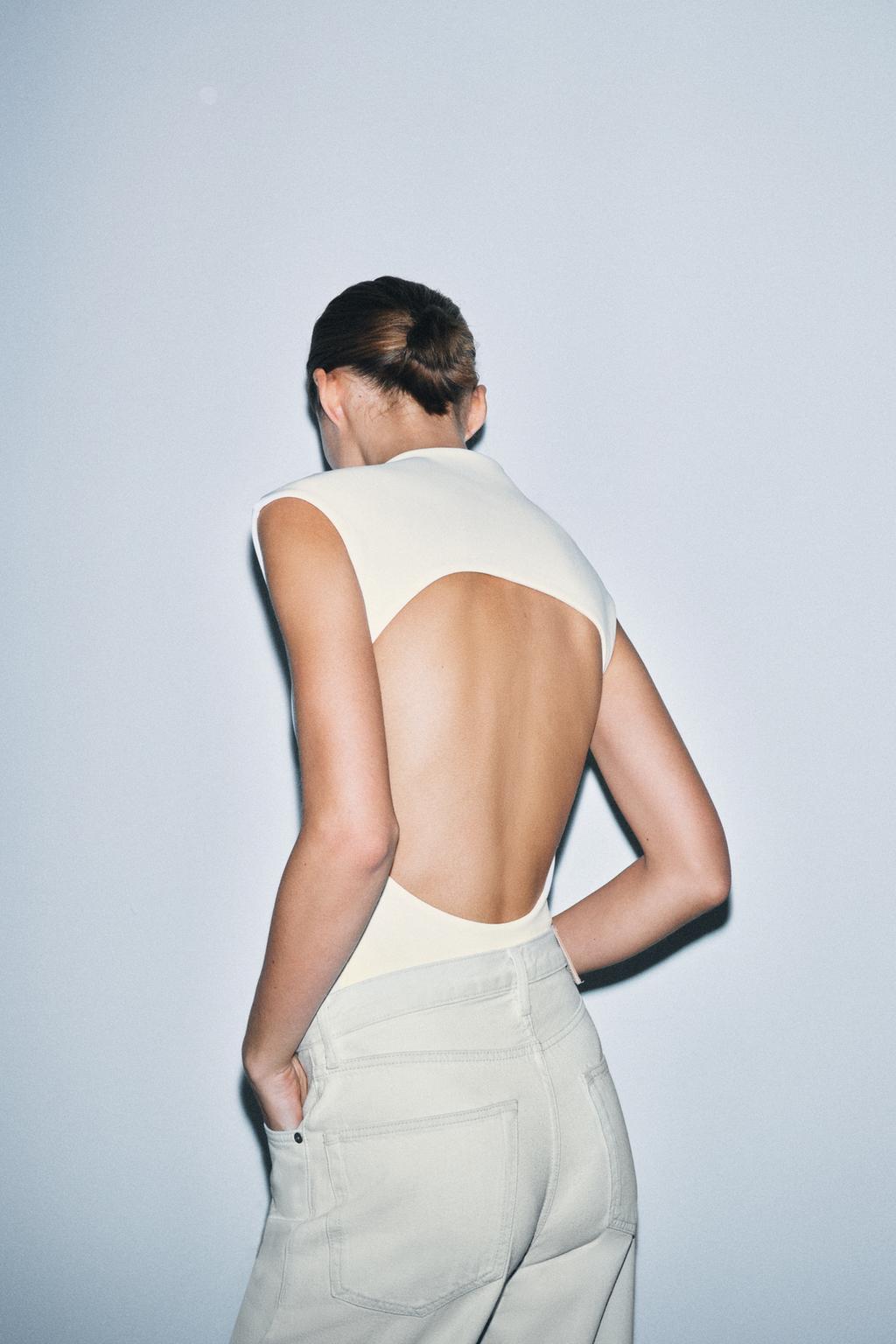 ЭЛАСТИЧНОЕ БОДИ С ВЫРЕЗАМИ